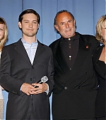 Filename=SpiderMan_ParisPremiere23.jpg
Filesize=91KiB
Dimensions=1200x782
Date added=Oct 28, 2005 SpiderMan_ParisPremiere23.jpg