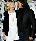 Filename=etown_ukphotocall10.jpg
Filesize=123KiB
Dimensions=800x1200
Date added=Oct 24, 2005 etown_ukphotocall10.jpg