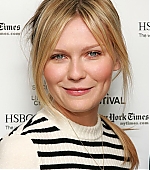 Filename=marie_newyorkphotocall08.jpg
Filesize=114KiB
Dimensions=800x1200
Date added=Oct 14, 2006 marie_newyorkphotocall08.jpg