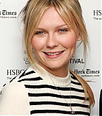 Filename=marie_newyorkphotocall11.jpg
Filesize=116KiB
Dimensions=800x1200
Date added=Oct 15, 2006 marie_newyorkphotocall11.jpg