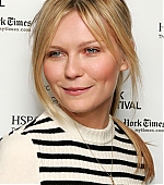 Filename=marie_newyorkphotocall14.jpg
Filesize=108KiB
Dimensions=800x1200
Date added=Oct 15, 2006 marie_newyorkphotocall14.jpg