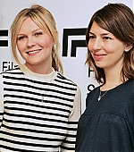 Filename=marie_newyorkphotocall31.jpg
Filesize=125KiB
Dimensions=1200x908
Date added=Oct 21, 2006 marie_newyorkphotocall31.jpg