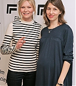 Filename=marie_newyorkphotocall32.jpg
Filesize=119KiB
Dimensions=907x1200
Date added=Oct 21, 2006 marie_newyorkphotocall32.jpg