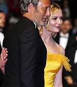 Filename=NeonDemon_CannesPremiere094.jpg
Filesize=77KiB
Dimensions=800x1200
Date added=Jun 20, 2016 NeonDemon_CannesPremiere094.jpg
