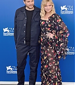 Filename=Woodshock_VenicePhotocall044.jpg
Filesize=114KiB
Dimensions=800x1200
Date added=Sep 06, 2017 Woodshock_VenicePhotocall044.jpg
