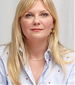 Filename=OnBecoming_PressConference13.jpg
Filesize=92KiB
Dimensions=800x1200
Date added=Sep 14, 2019 OnBecoming_PressConference13.jpg