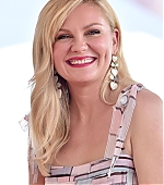 Filename=WalkOfFame045.jpg
Filesize=92KiB
Dimensions=857x1200
Date added=Sep 29, 2019 WalkOfFame045.jpg
