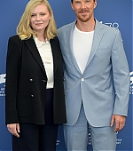 Filename=PowerOfTheDog_VenicePhotocall60.jpg
Filesize=60KiB
Dimensions=800x1200
Date added=Sep 15, 2021 PowerOfTheDog_VenicePhotocall60.jpg