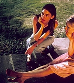 Filename=virginsuicides_set01.jpg
Filesize=83KiB
Dimensions=1000x666
Date added=Apr 13, 2006 virginsuicides_set01.jpg